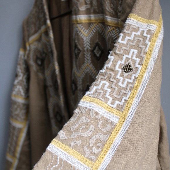 Chico's Embroidered Tan Beaded Embroidered Linen 3/4 Sleeve BlazerJacket Medium - Picture 4 of 9